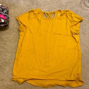 A cute yellow shirt with a little design
